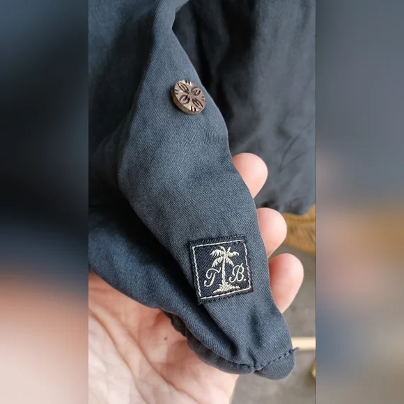 Tommy Bahama 100% Silk Navy Floral Button-Up Shirt_Large - Picture 3 of 4